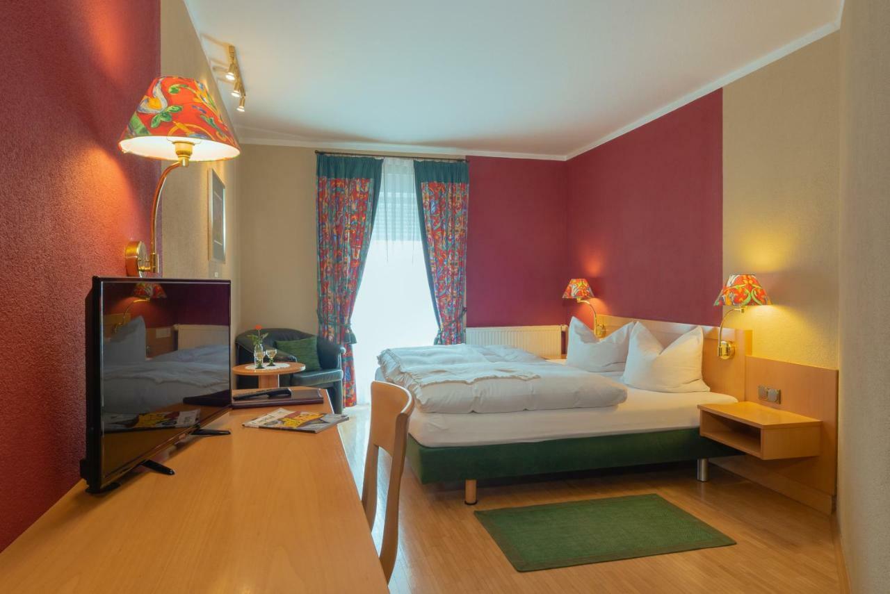 Wirtshaus & Hotel Zur Alten Brauerei Zapf Uettingen Экстерьер фото